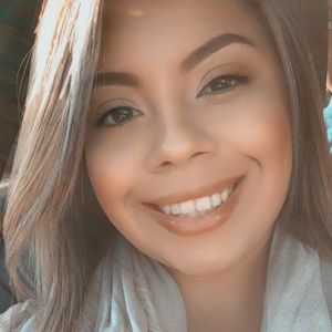 Meet your Posher, Mayra